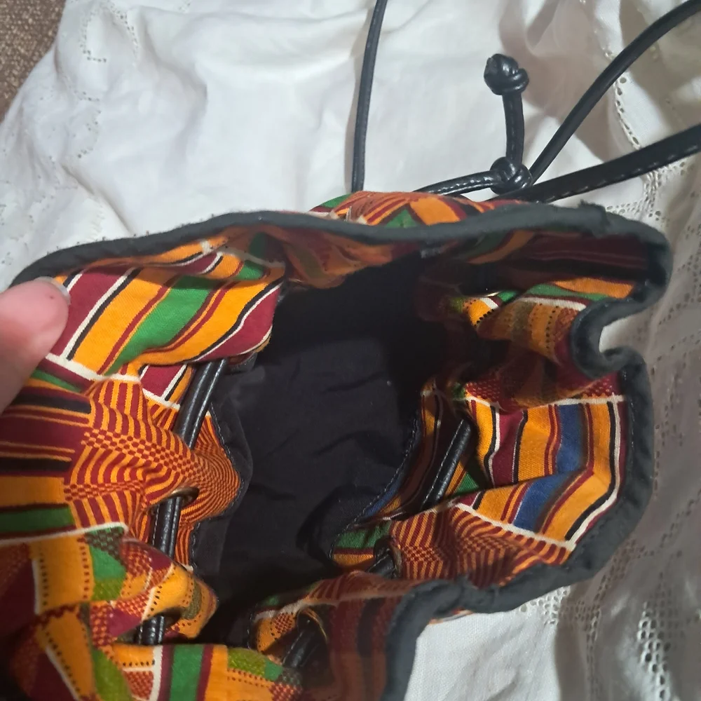 Kente-Pattern Drawstring Bucket Bag - Multicolor - Picture 4 of 5